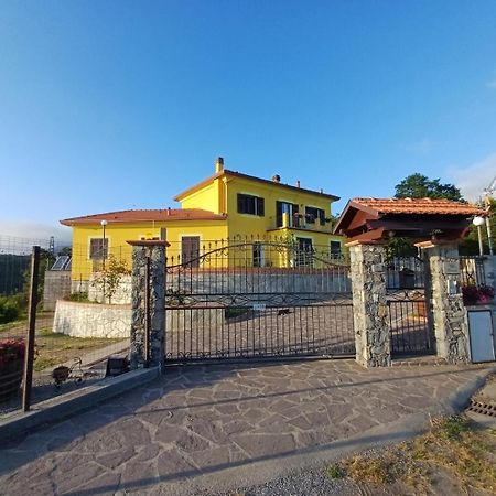 Joivy Villa Guanna - Charming Flat With Garden Bracco Екстер'єр фото
